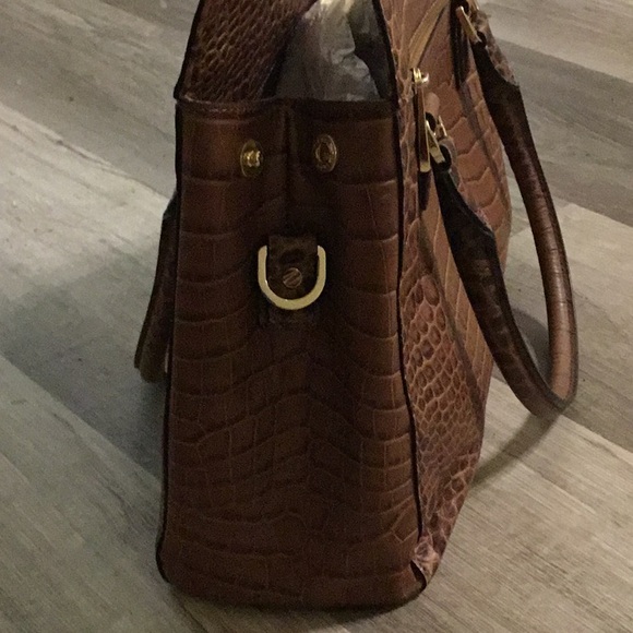 Michael Kors gator print leather bag, large. Excellent shape. Close button 45% - Picture 4 of 7